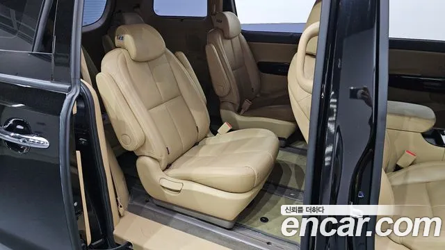 Kia Carnival 2018 thumb 11