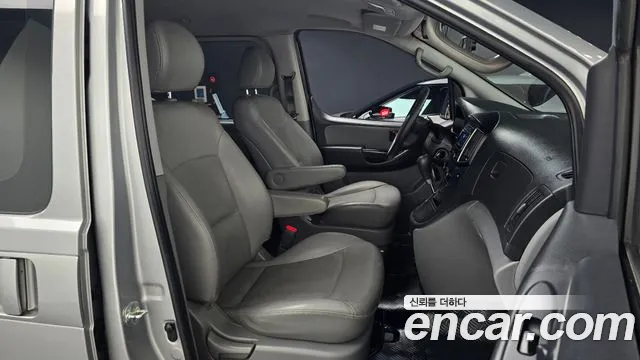 Hyundai Starex 2016 thumb 10