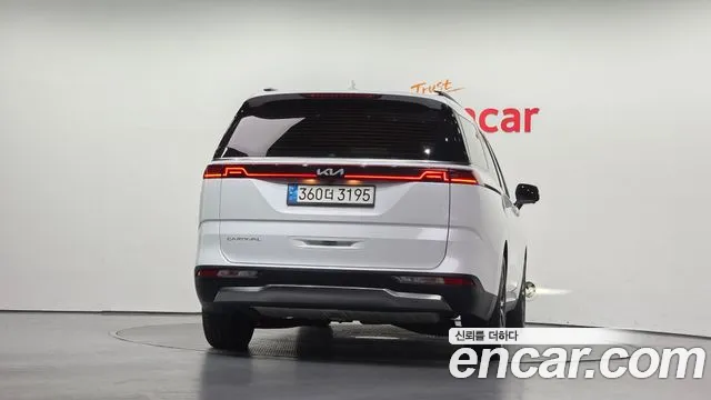 Kia Carnival 2022 thumb 4