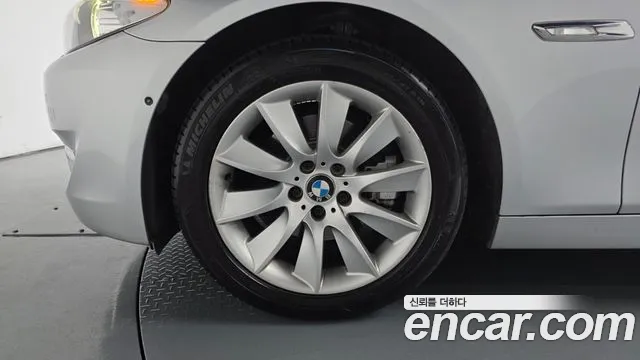 BMW 5-Series 2013 thumb 4