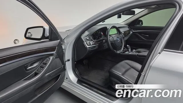 BMW 5-Series 2013 thumb 9