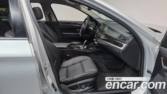 BMW 5-Series 2013 thumb 10