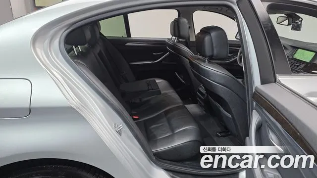 BMW 5-Series 2013 thumb 11