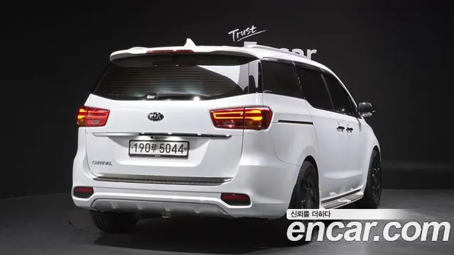 Kia Carnival 2018 thumb 2