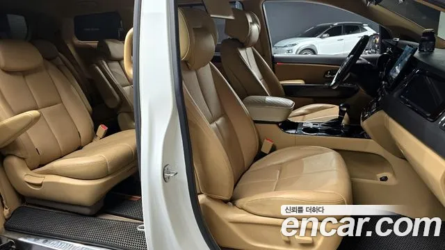 Kia Carnival 2018 thumb 10