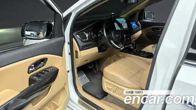 Kia Carnival 2018 thumb 11