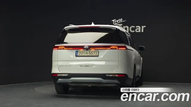 Kia Carnival 2021 thumb 4