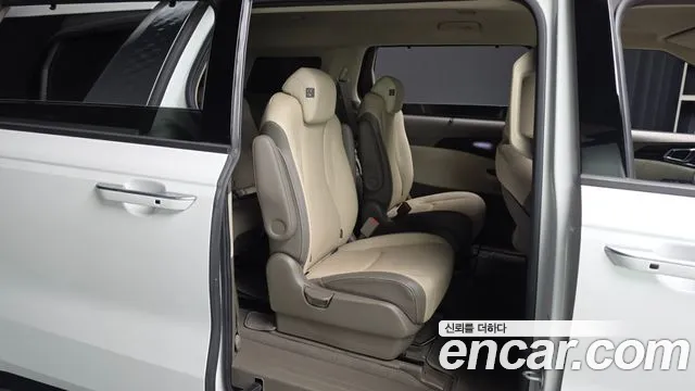 Kia Carnival 2021 thumb 11