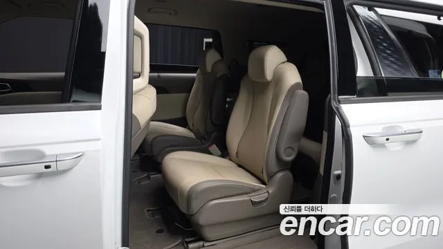 Kia Carnival 2021 thumb 12