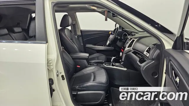 KG_Mobility_Ssangyong TIBOLI 2016 thumb 11