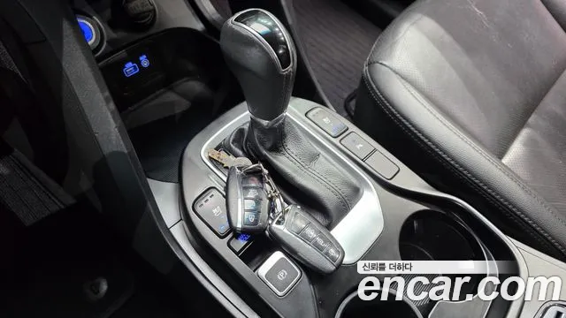Hyundai Santa Fe 2018 thumb 9