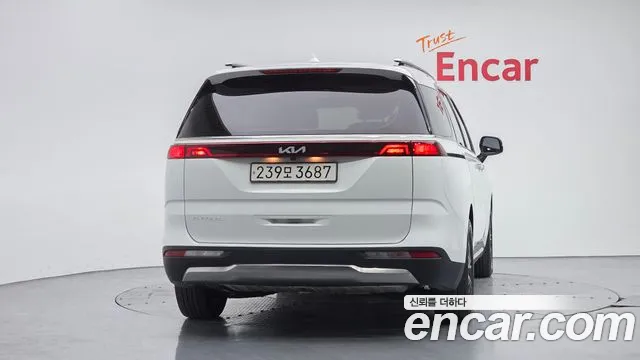 Kia Carnival 2023 thumb 4
