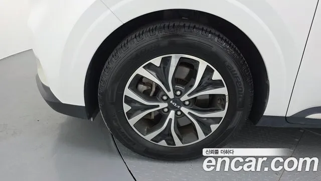 Kia Carnival 2023 thumb 5