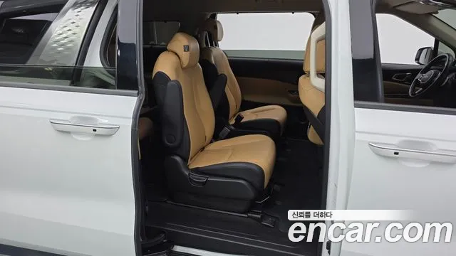 Kia Carnival 2023 thumb 11