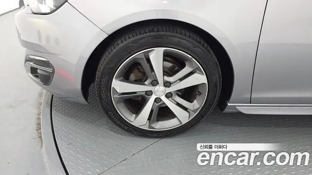Peugeot 308 2017 thumb 5