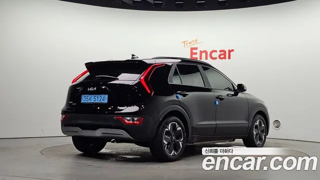 Kia Niro 2023 thumb 2