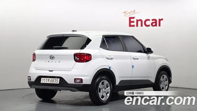 Hyundai Venue 2023 thumb 2