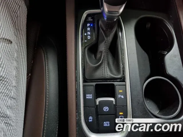 Hyundai Santa Fe 2018 thumb 9