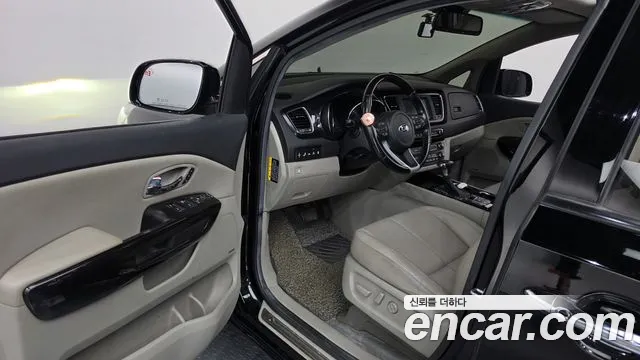 Kia Carnival 2018 thumb 10
