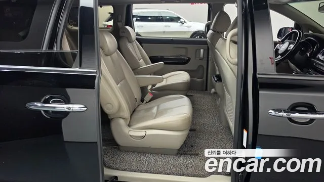 Kia Carnival 2018 thumb 11