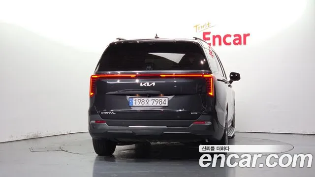 Kia Carnival 2024 thumb 3