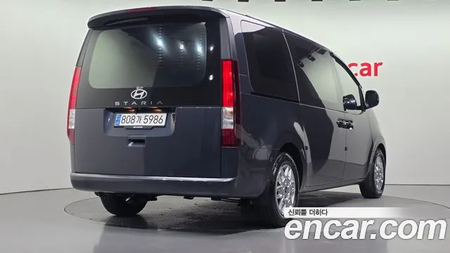 Hyundai Staria 2024 thumb 2