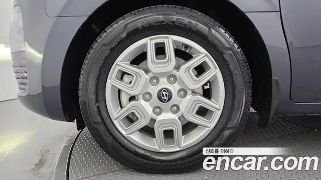 Hyundai Staria 2024 thumb 5