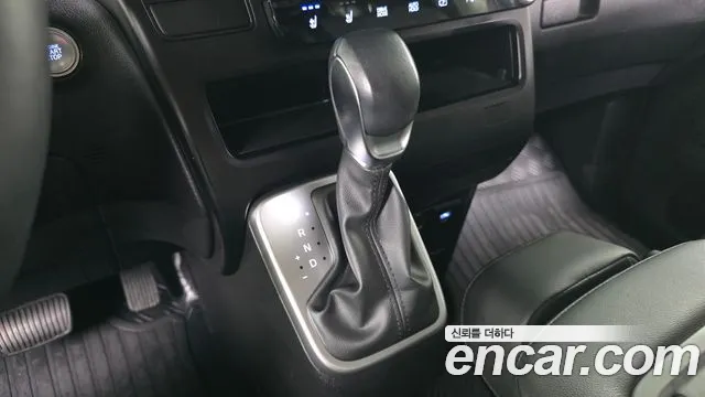 Hyundai Staria 2024 thumb 9
