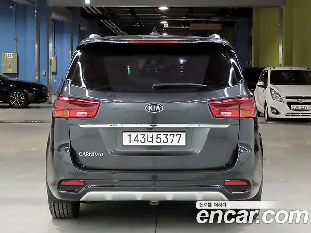 Kia Carnival 2018 thumb 3