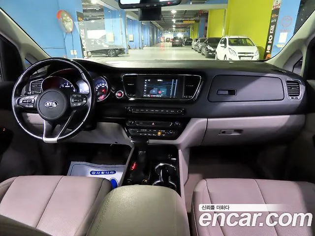 Kia Carnival 2018 thumb 5