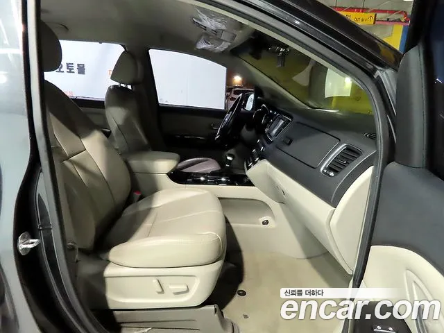 Kia Carnival 2018 thumb 10