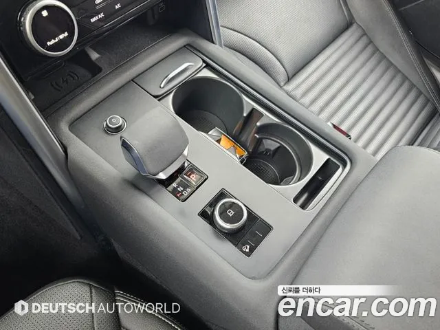 Land Rover Discovery 2023 thumb 9