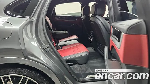 Porsche Cayenne 2025 thumb 11
