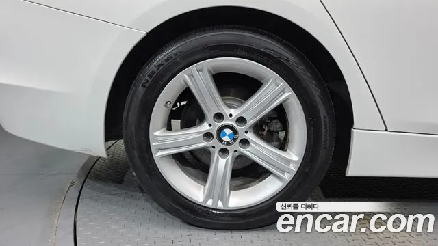 BMW 3-Series 2015 thumb 5