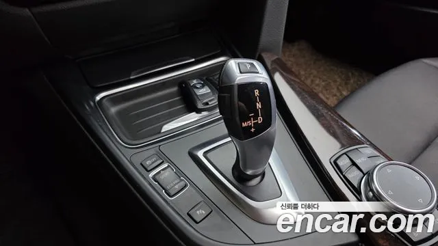 BMW 3-Series 2015 thumb 9