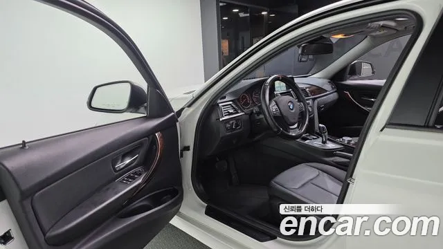 BMW 3-Series 2015 thumb 10