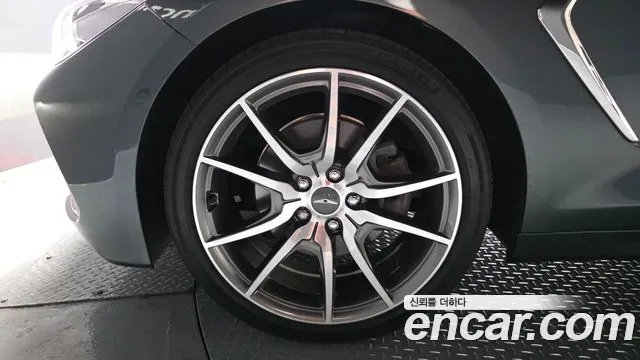 Genesis G70 2018 thumb 5