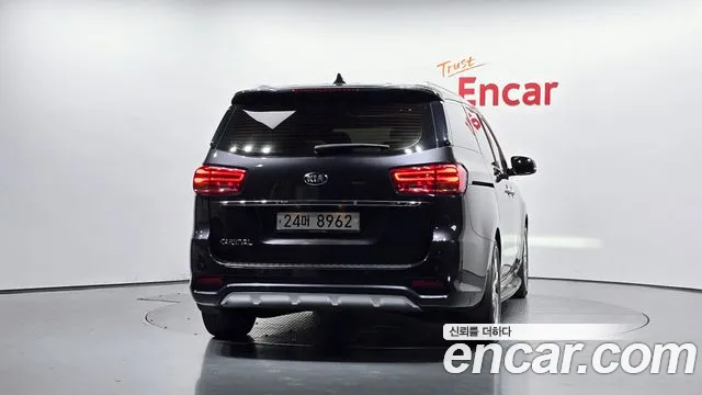 Kia Carnival 2019 thumb 4
