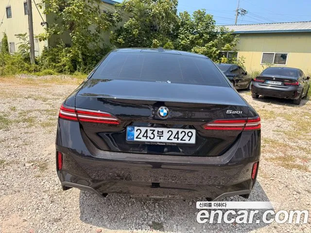 BMW 5-Series 2026 thumb 4
