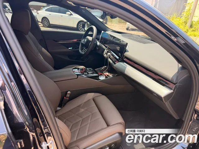 BMW 5-Series 2026 thumb 6