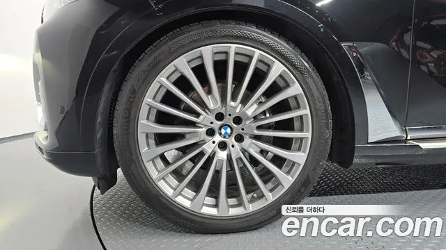 BMW X7 2020 thumb 4