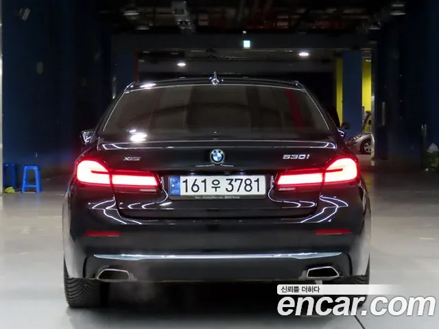 BMW 5-Series 2021 thumb 3