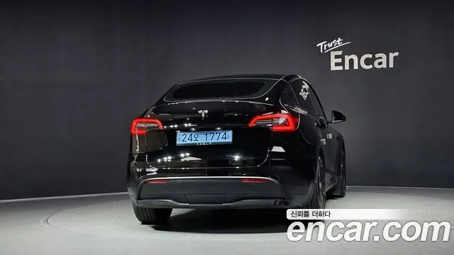 Tesla Model Y 2023 thumb 4
