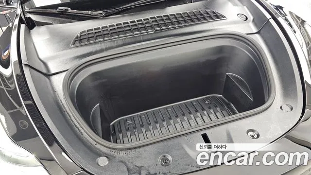Tesla Model Y 2023 thumb 6