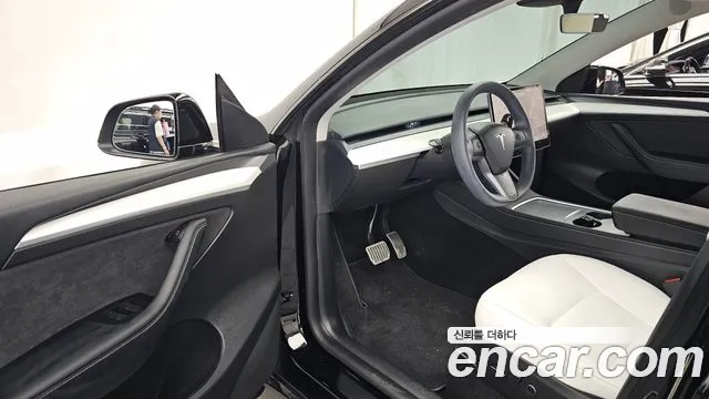 Tesla Model Y 2023 thumb 10