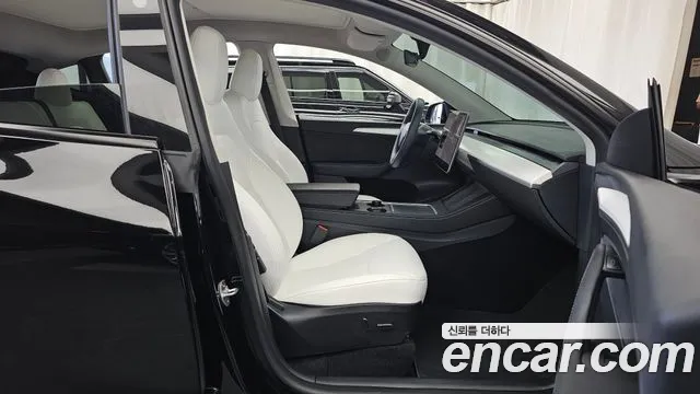 Tesla Model Y 2023 thumb 11