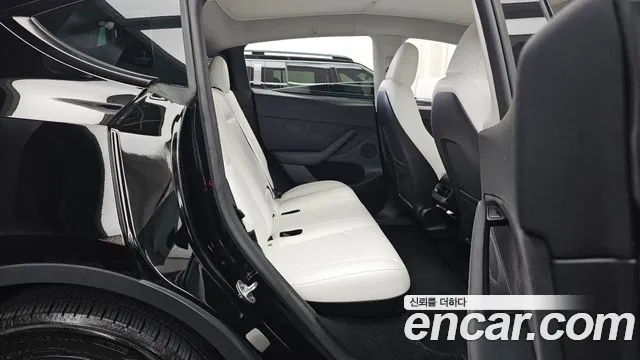 Tesla Model Y 2023 thumb 12