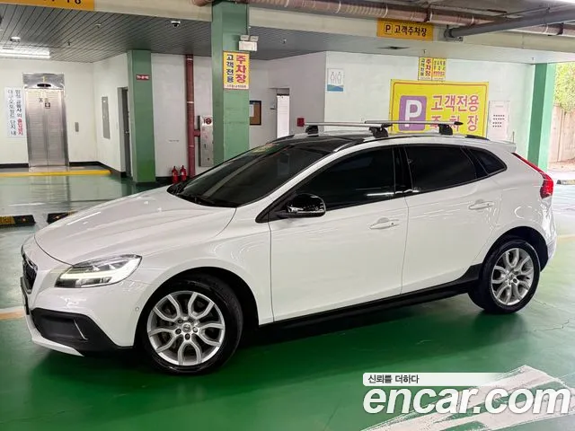 Volvo V40 2018 thumb 2