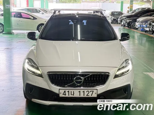 Volvo V40 2018 thumb 3