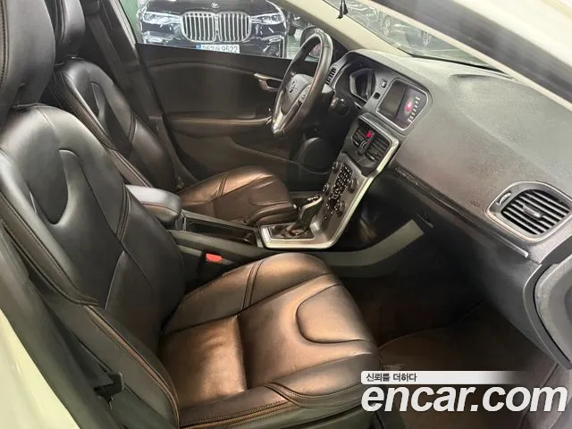 Volvo V40 2018 thumb 10